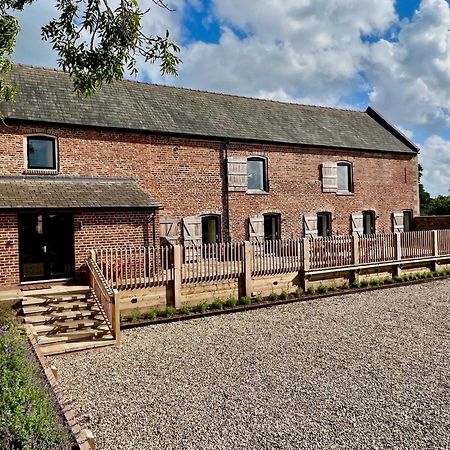 The Barn At Plas Ashpool Sleeps 8 Llandyrnog エクステリア 写真
