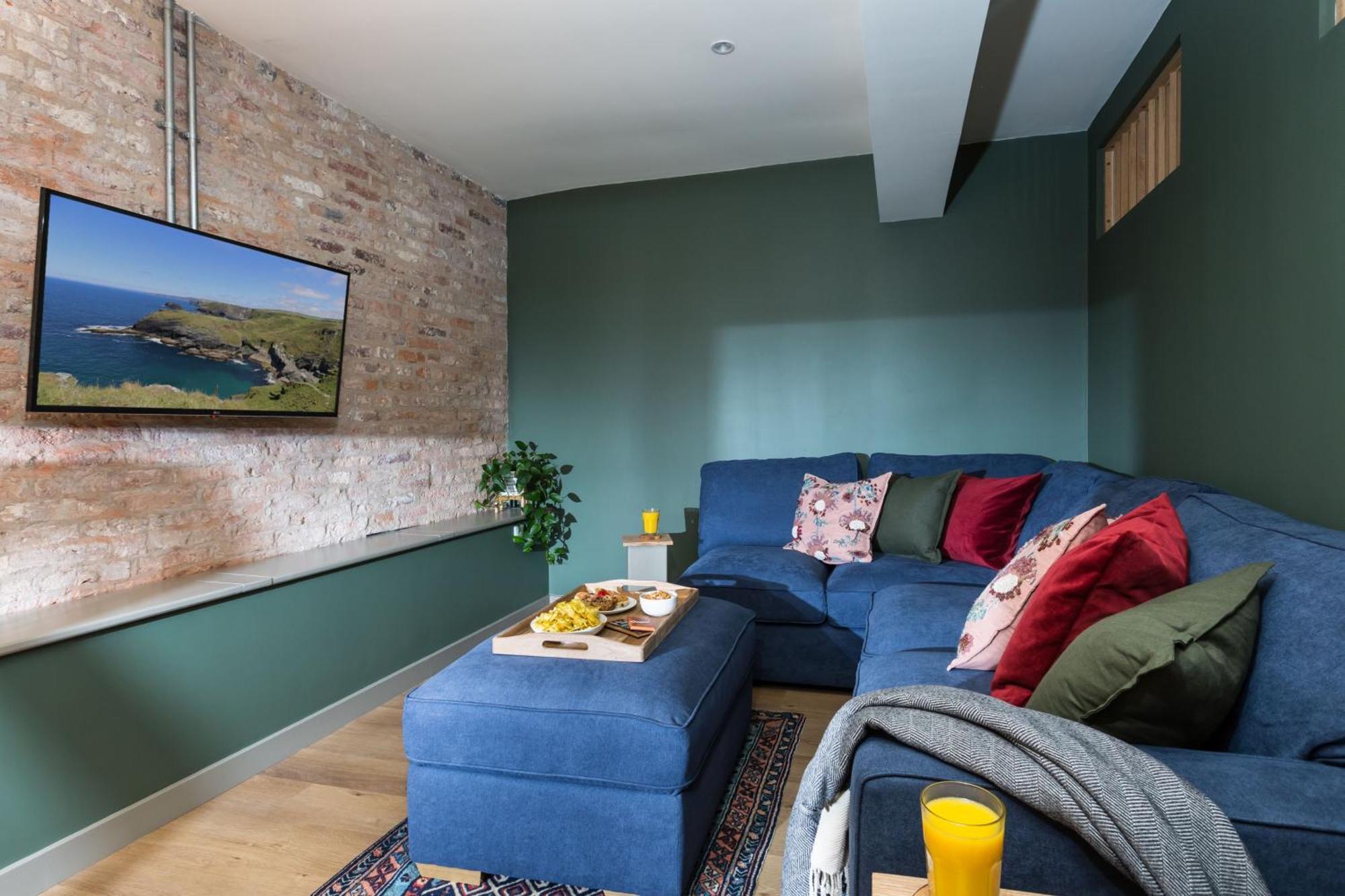 The Barn At Plas Ashpool Sleeps 8 Llandyrnog エクステリア 写真