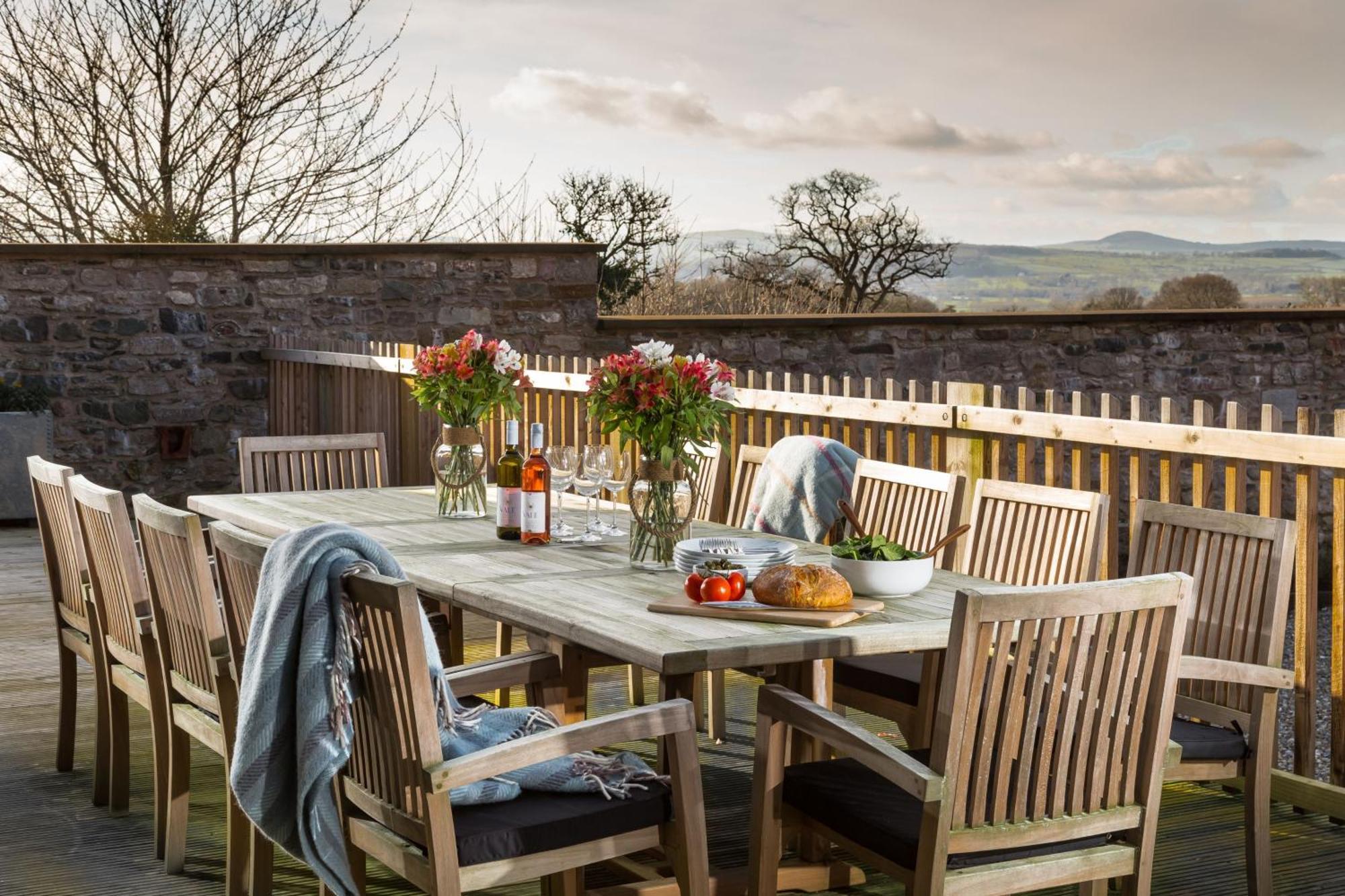 The Barn At Plas Ashpool Sleeps 8 Llandyrnog エクステリア 写真